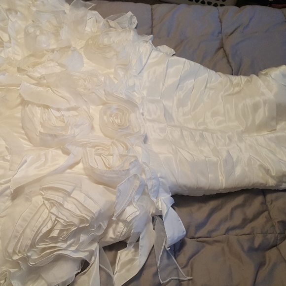 Wedding Dress - Picture 4 of 6
